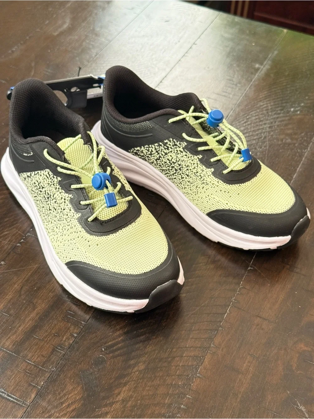 NWT Boys Athletic Works Kids Olive Green & Black Sneaker w/White Sole Big Boy 4